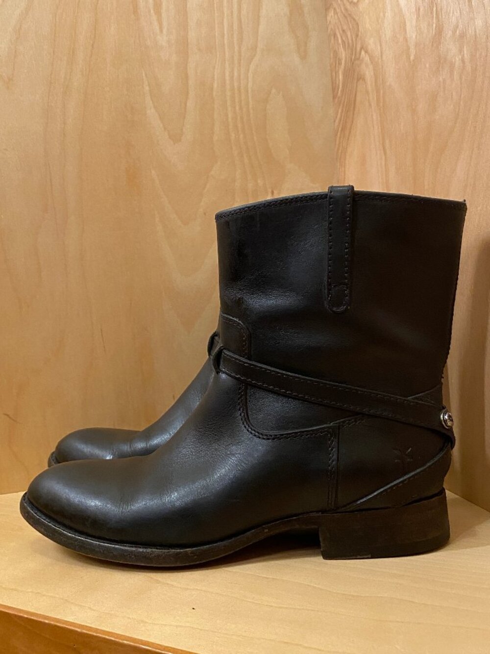 FRYE Black Leather Lindsay Plate Short Boots - Size 7